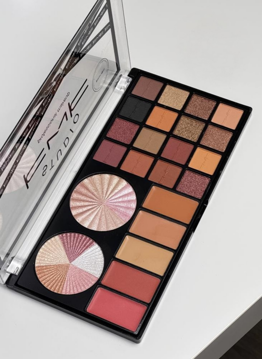 Eyeshadow, highlighter, concealer and blusher palette